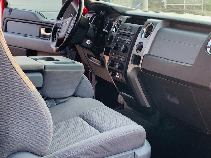 Ford F-150 Vehicle Full-screen Gallery Image 44