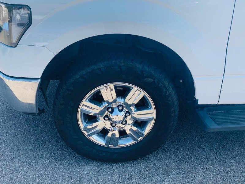 Ford F-150 Vehicle Full-screen Gallery Image 18