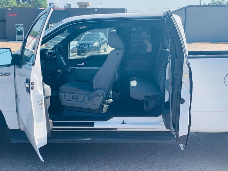 Ford F-150 Vehicle Full-screen Gallery Image 21