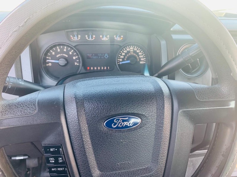 Ford F-150 Vehicle Full-screen Gallery Image 30