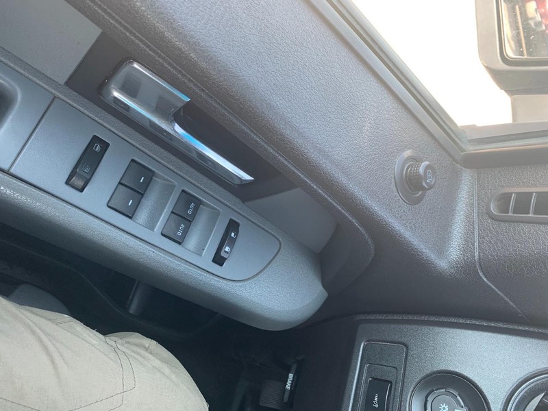 Ford F-150 Vehicle Full-screen Gallery Image 38