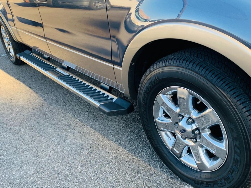 Ford F-150 Vehicle Full-screen Gallery Image 18