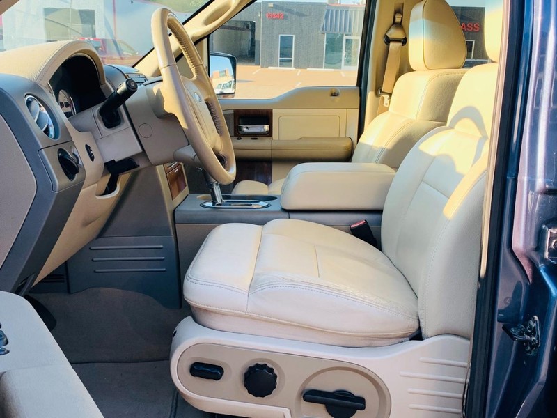 Ford F-150 Vehicle Full-screen Gallery Image 21