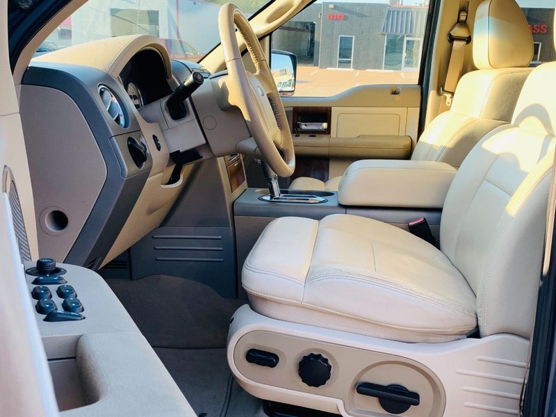 Ford F-150 Vehicle Full-screen Gallery Image 22