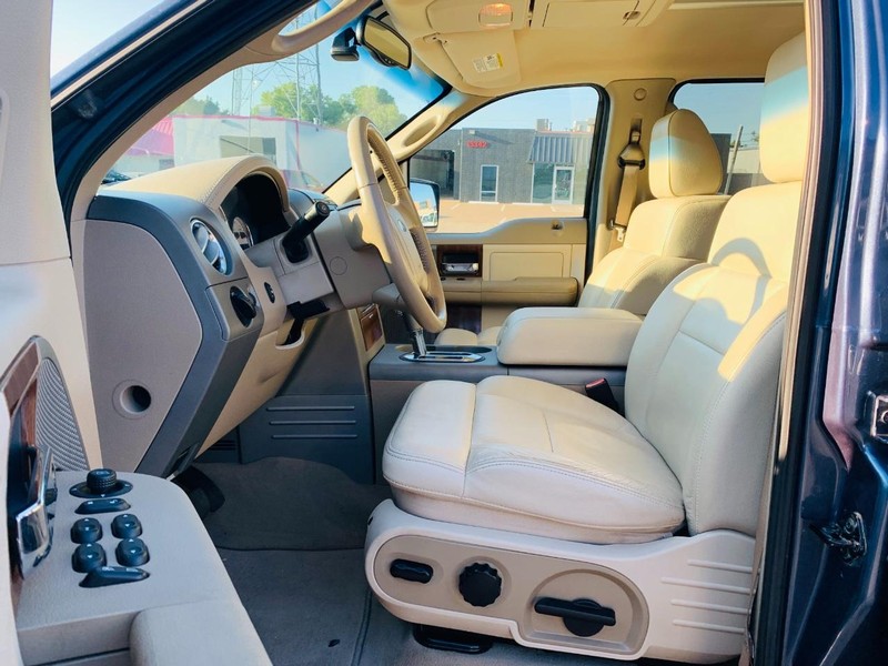 Ford F-150 Vehicle Full-screen Gallery Image 23