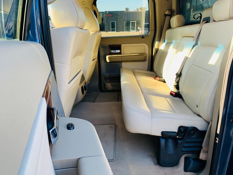 Ford F-150 Vehicle Full-screen Gallery Image 24