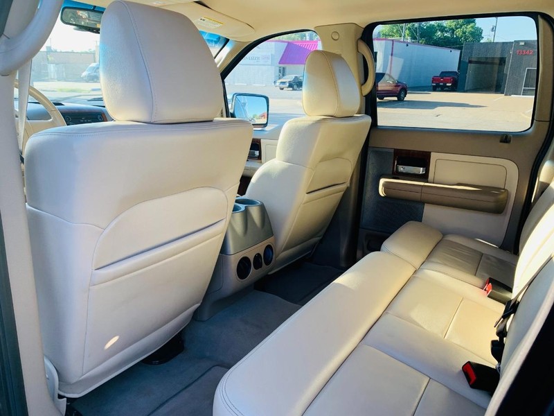 Ford F-150 Vehicle Full-screen Gallery Image 30