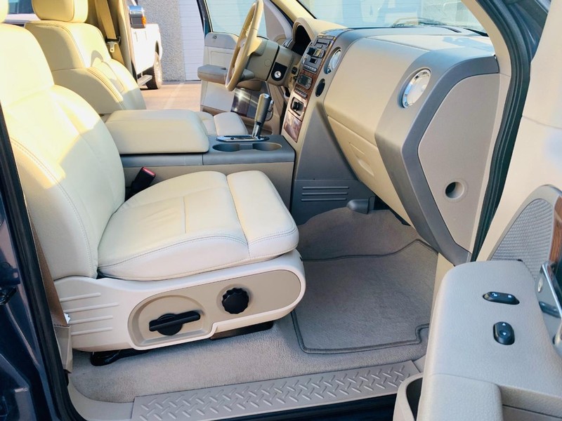 Ford F-150 Vehicle Full-screen Gallery Image 31