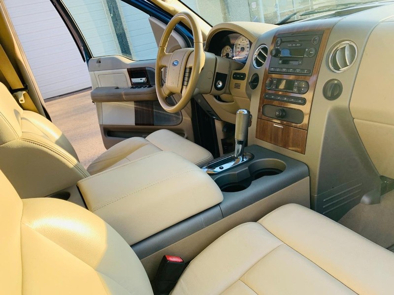 Ford F-150 Vehicle Full-screen Gallery Image 34