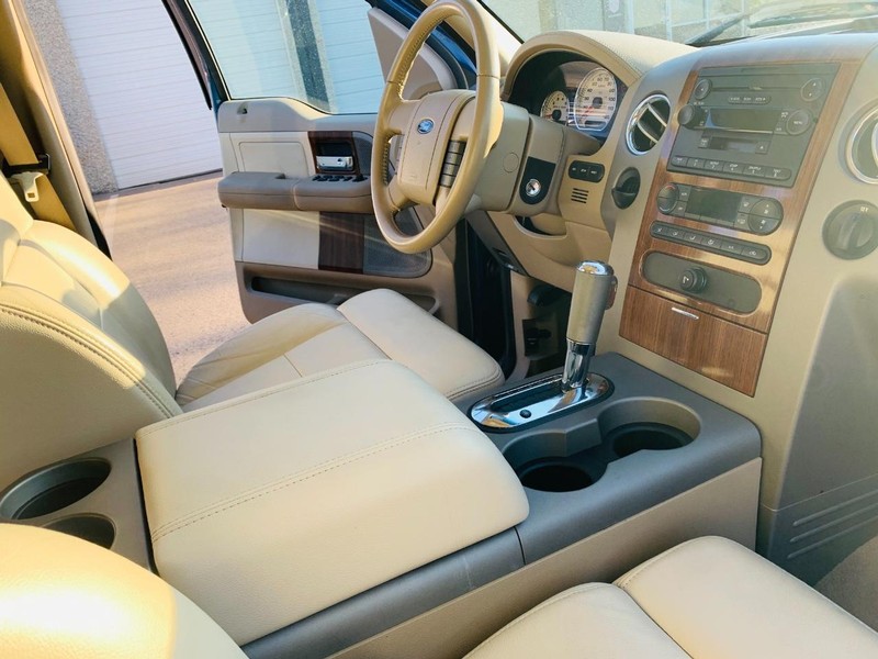 Ford F-150 Vehicle Full-screen Gallery Image 35