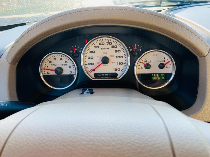 Ford F-150 Vehicle Full-screen Gallery Image 36