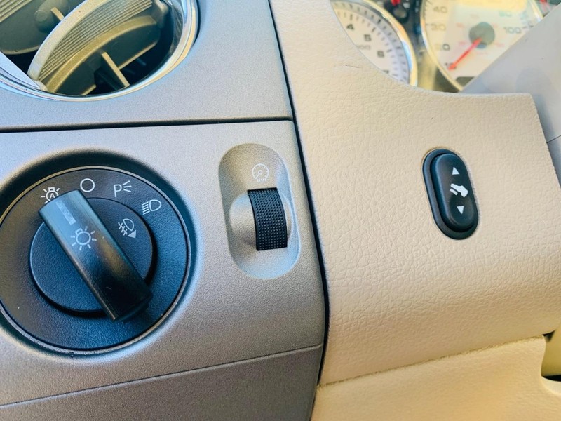 Ford F-150 Vehicle Full-screen Gallery Image 38