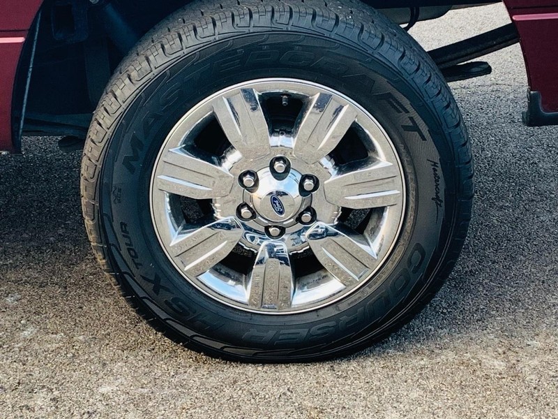 Ford F-150 Vehicle Full-screen Gallery Image 22