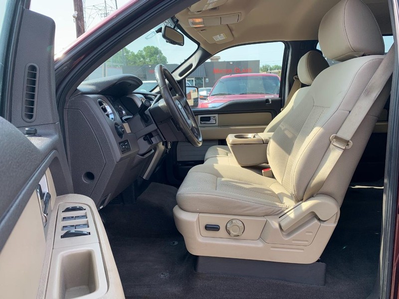 Ford F-150 Vehicle Full-screen Gallery Image 24