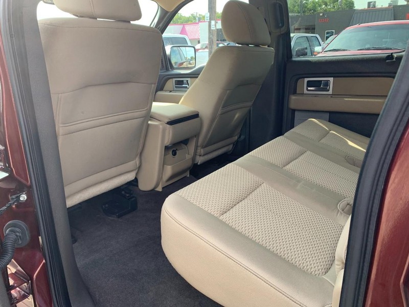 Ford F-150 Vehicle Full-screen Gallery Image 25