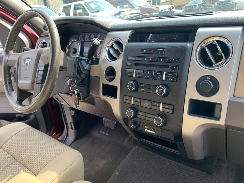 Ford F-150 Vehicle Full-screen Gallery Image 30