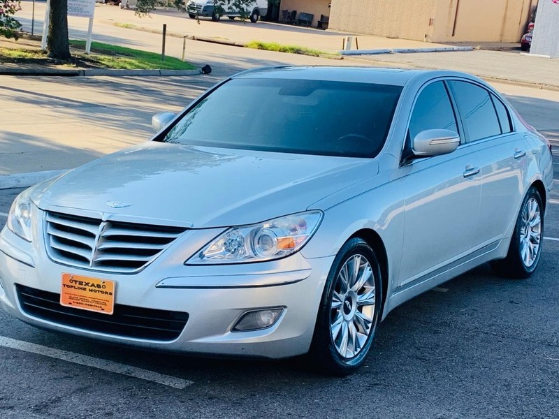 Hyundai Genesis Vehicle Full-screen Gallery Image 02