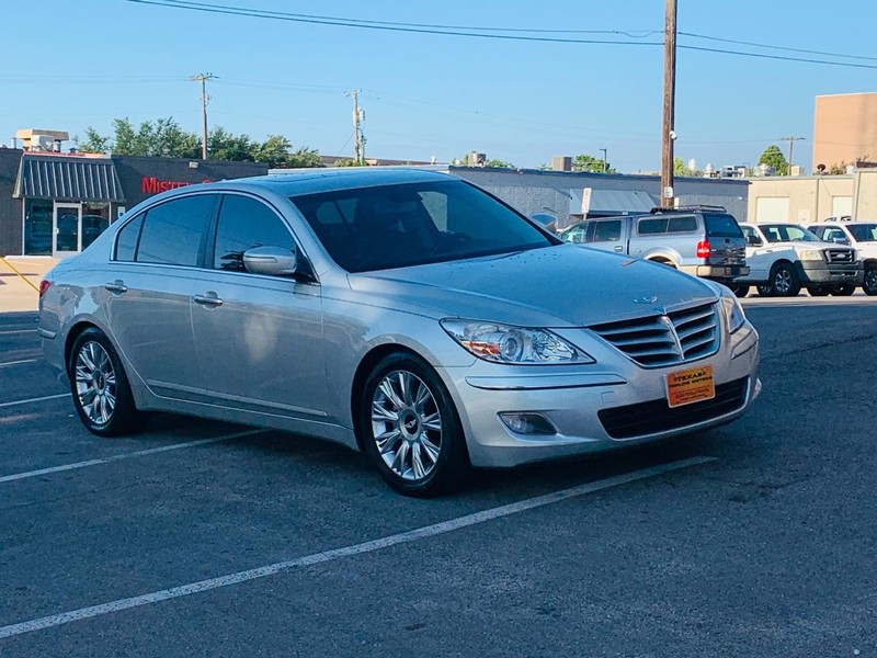 Hyundai Genesis Vehicle Full-screen Gallery Image 04