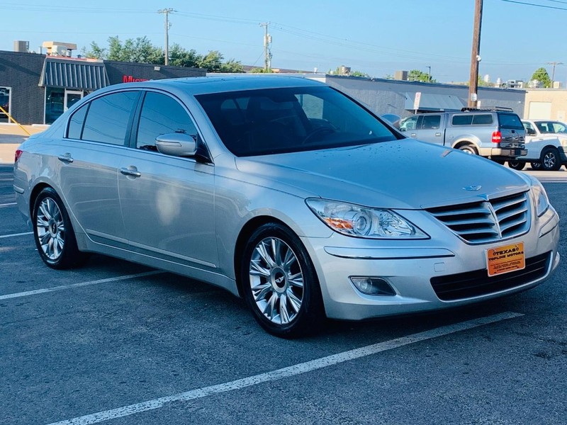 Hyundai Genesis Vehicle Full-screen Gallery Image 05