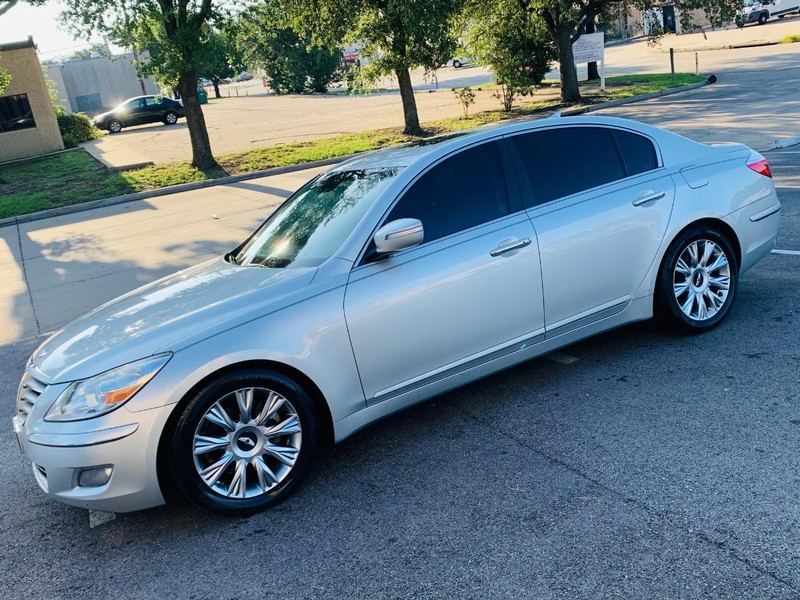 Hyundai Genesis Vehicle Full-screen Gallery Image 13