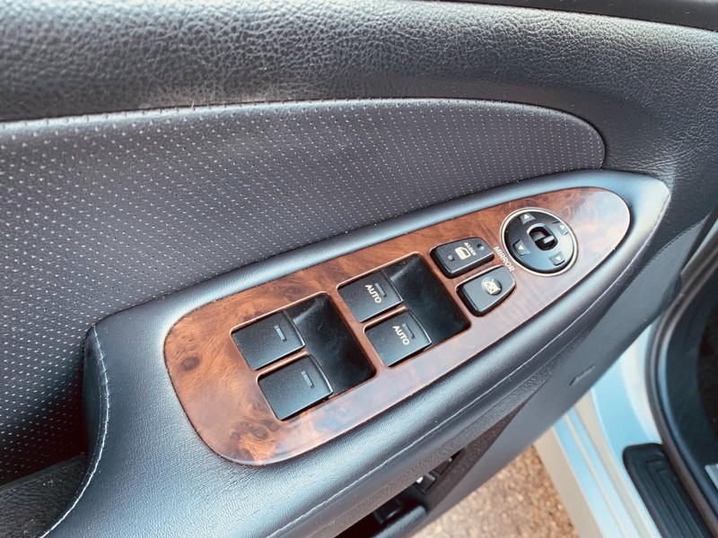 Hyundai Genesis Vehicle Full-screen Gallery Image 16