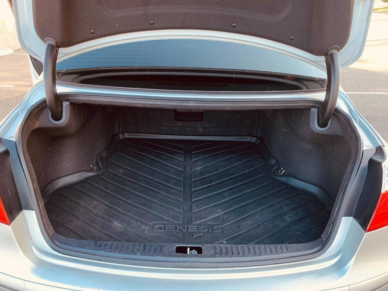 Hyundai Genesis Vehicle Full-screen Gallery Image 28