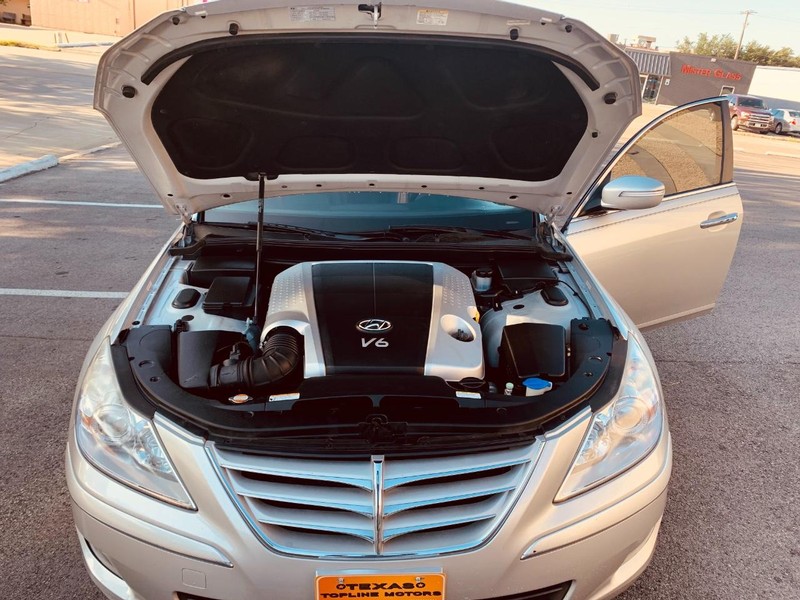 Hyundai Genesis Vehicle Full-screen Gallery Image 31