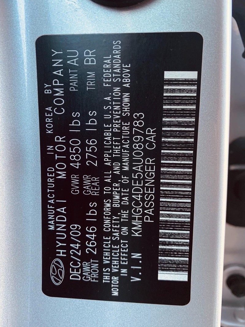 Hyundai Genesis Vehicle Full-screen Gallery Image 32