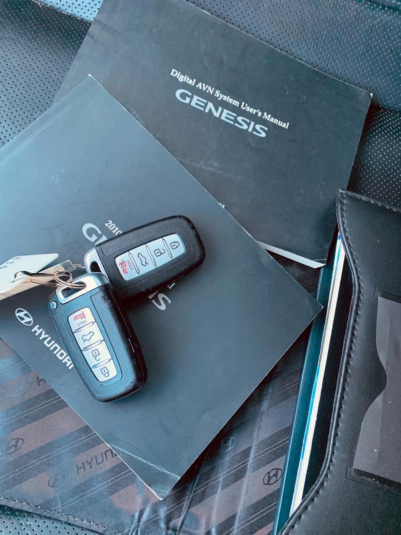 Hyundai Genesis Vehicle Full-screen Gallery Image 35