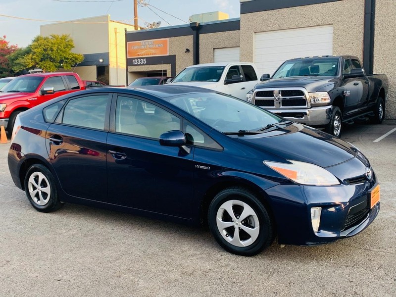 Toyota Prius Vehicle Full-screen Gallery Image 2