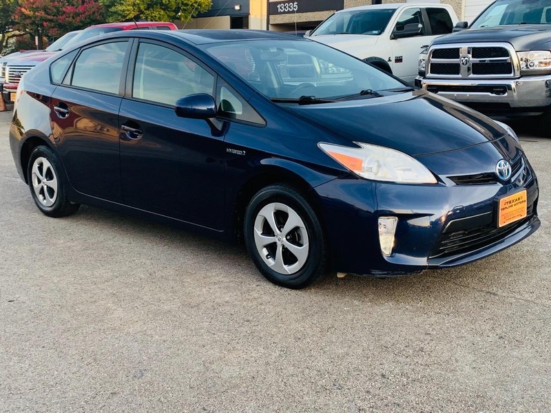 Toyota Prius Vehicle Full-screen Gallery Image 4