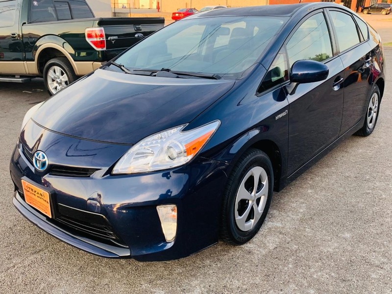 Toyota Prius Vehicle Full-screen Gallery Image 6