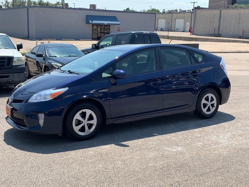 Toyota Prius Vehicle Full-screen Gallery Image 7