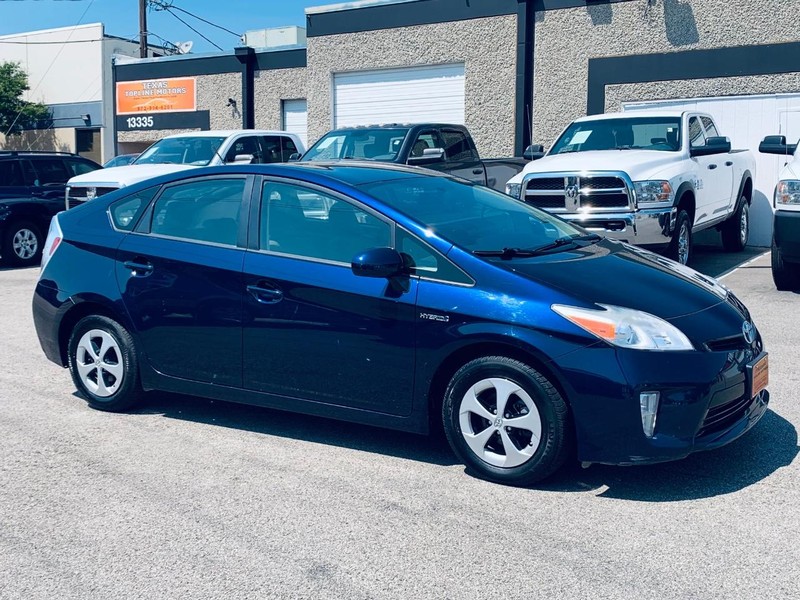 Toyota Prius Vehicle Full-screen Gallery Image 8