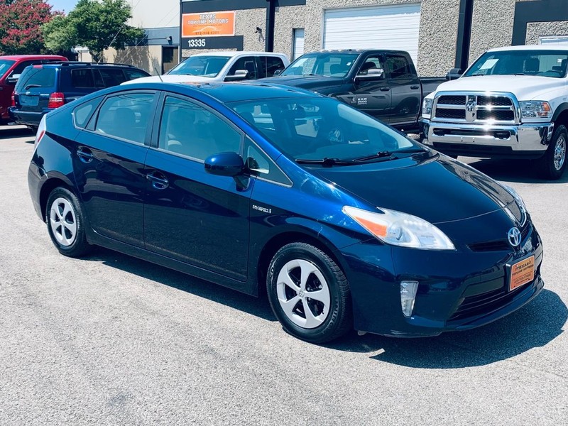 Toyota Prius Vehicle Full-screen Gallery Image 9