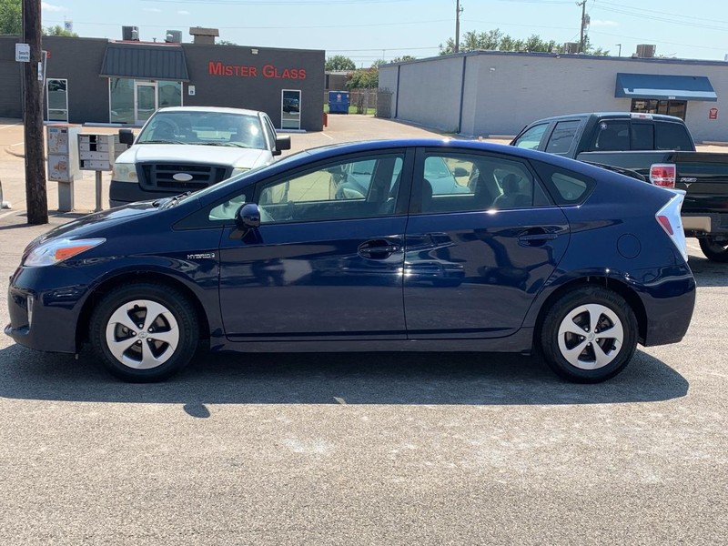 Toyota Prius Vehicle Full-screen Gallery Image 10