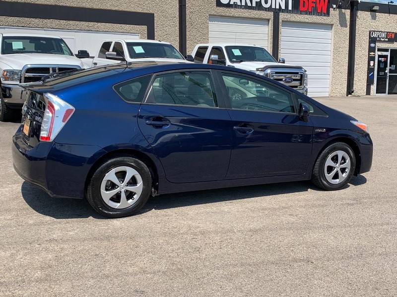 Toyota Prius Vehicle Full-screen Gallery Image 11