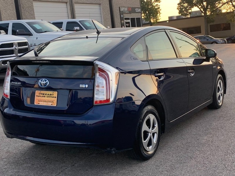 Toyota Prius Vehicle Full-screen Gallery Image 15
