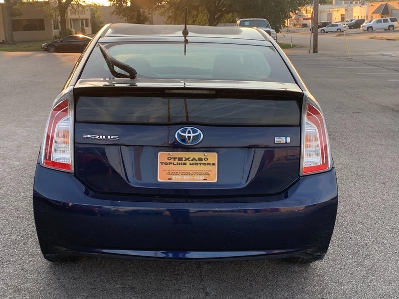 Toyota Prius Vehicle Full-screen Gallery Image 18