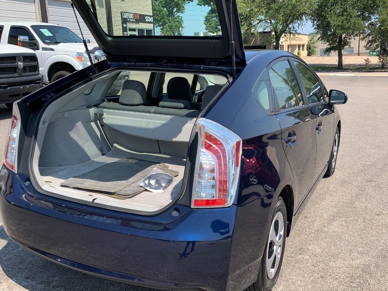 Toyota Prius Vehicle Full-screen Gallery Image 21