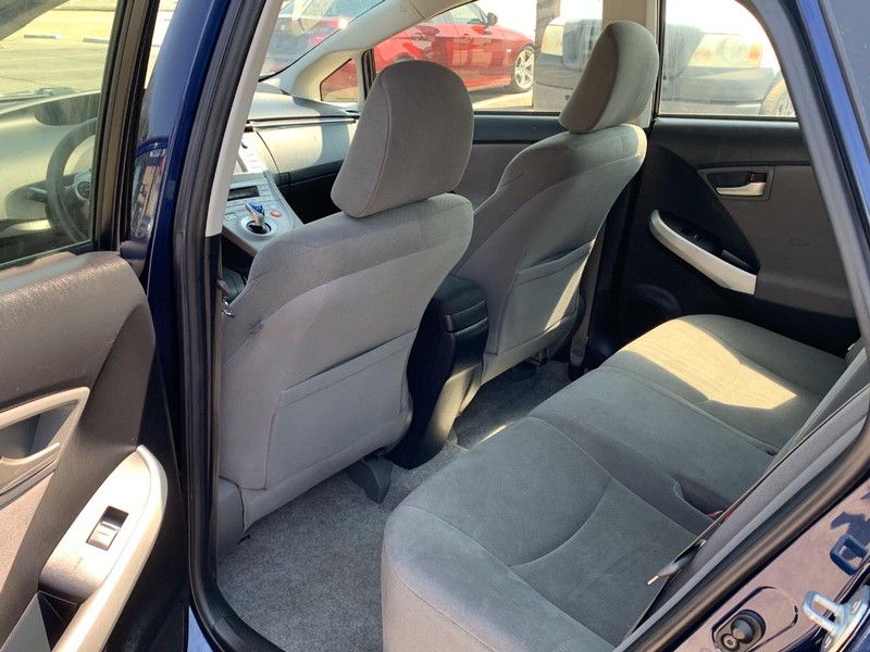 Toyota Prius Vehicle Full-screen Gallery Image 23