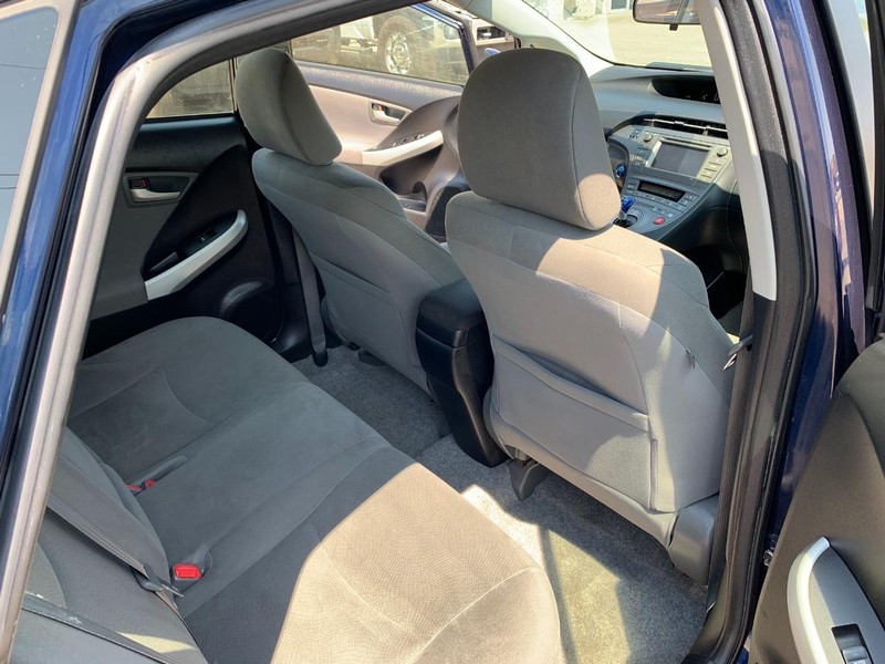 Toyota Prius Vehicle Full-screen Gallery Image 27