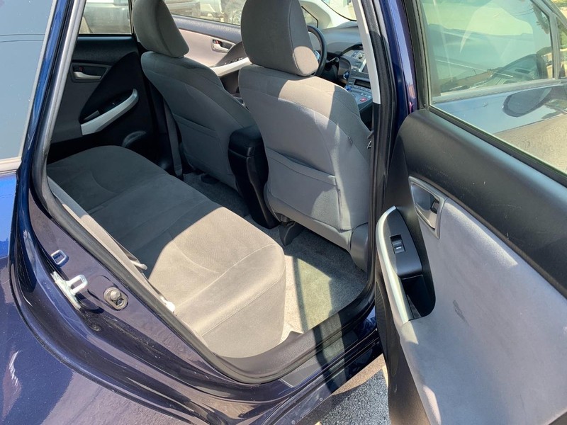 Toyota Prius Vehicle Full-screen Gallery Image 29