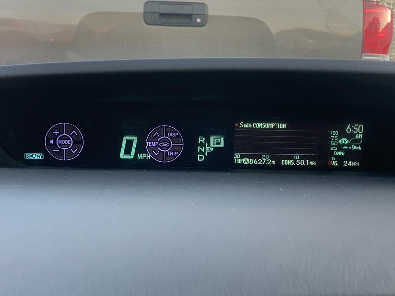 Toyota Prius Vehicle Full-screen Gallery Image 30