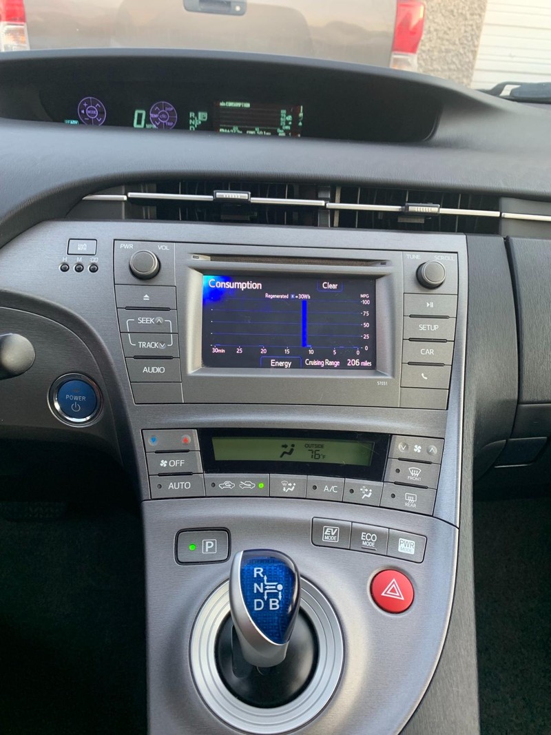 Toyota Prius Vehicle Full-screen Gallery Image 31