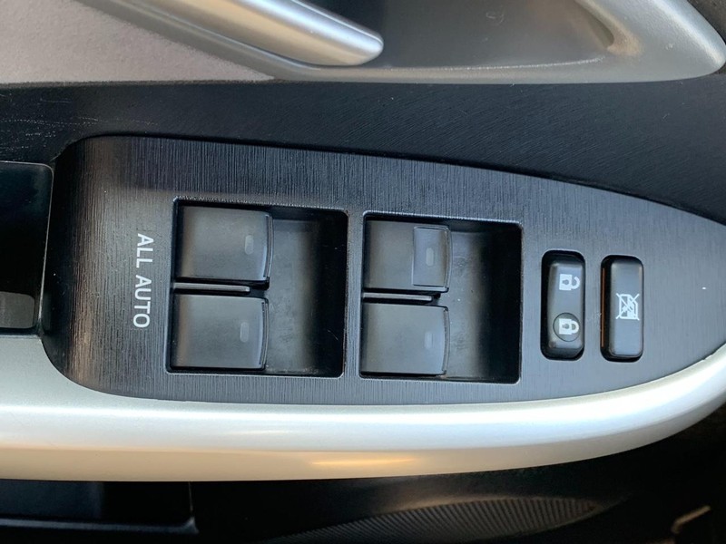 Toyota Prius Vehicle Full-screen Gallery Image 33