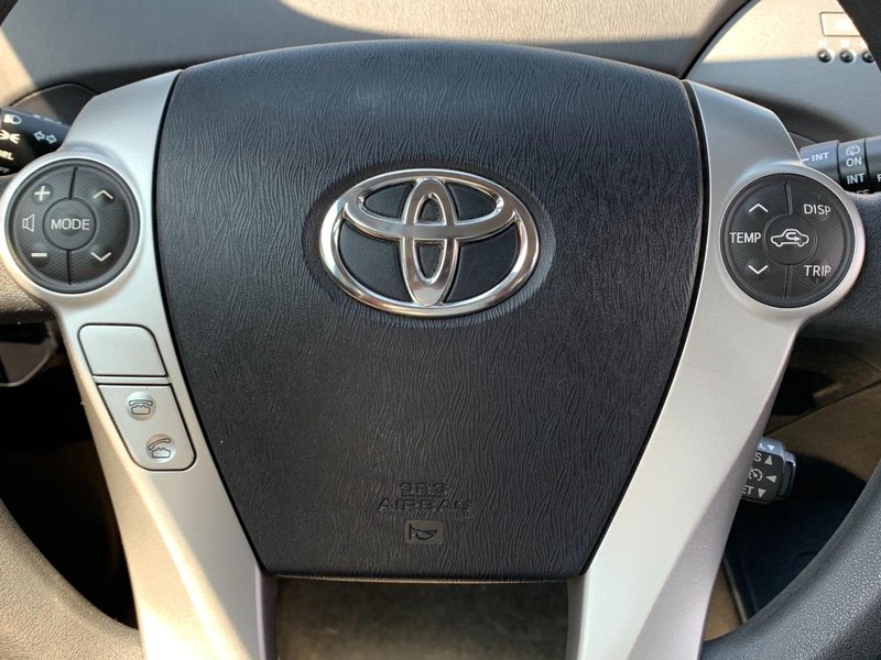 Toyota Prius Vehicle Full-screen Gallery Image 34