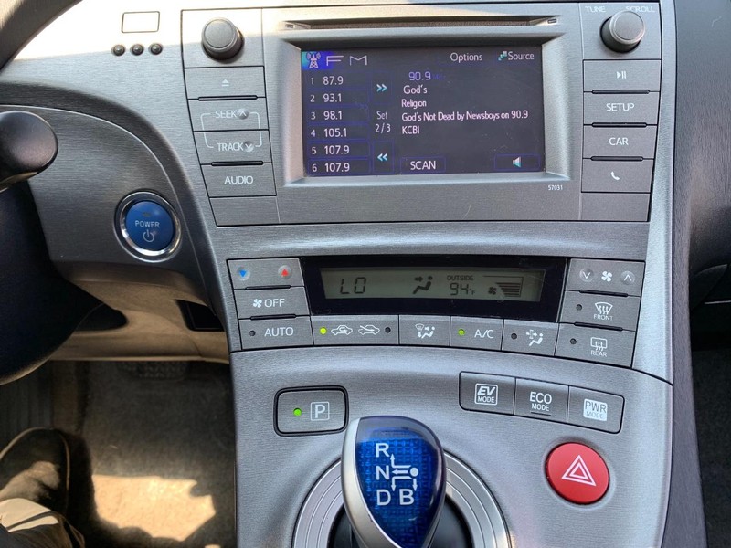 Toyota Prius Vehicle Full-screen Gallery Image 37