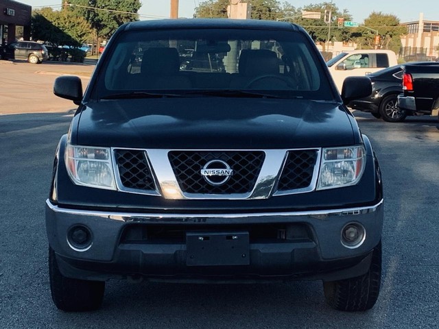 Nissan Frontier Vehicle Full-screen Gallery Image 4