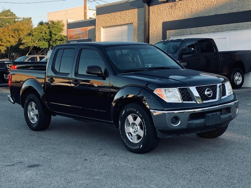 Nissan Frontier Vehicle Full-screen Gallery Image 2